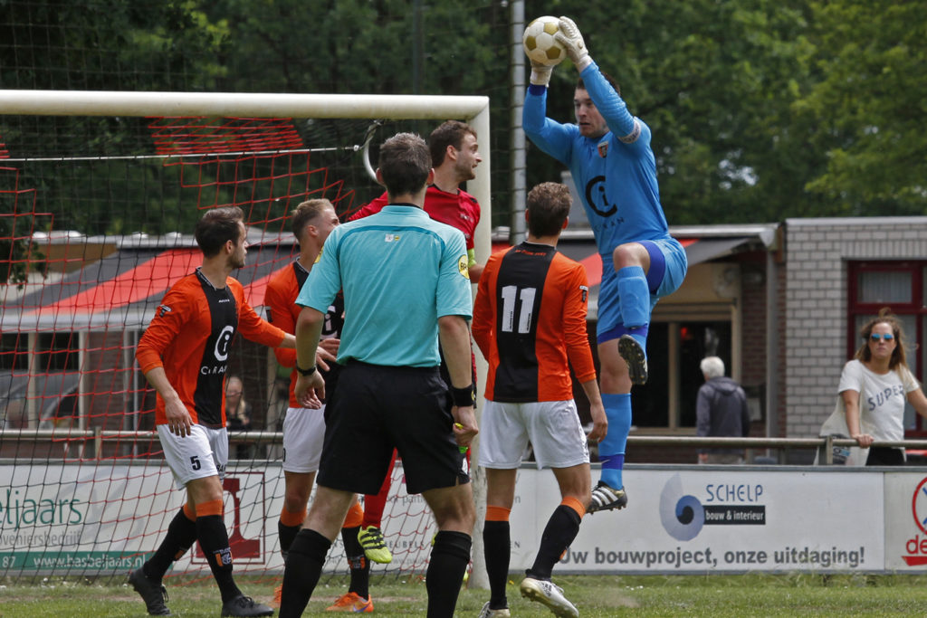 RUUD STIENEN HEERST IN DE LUCHT