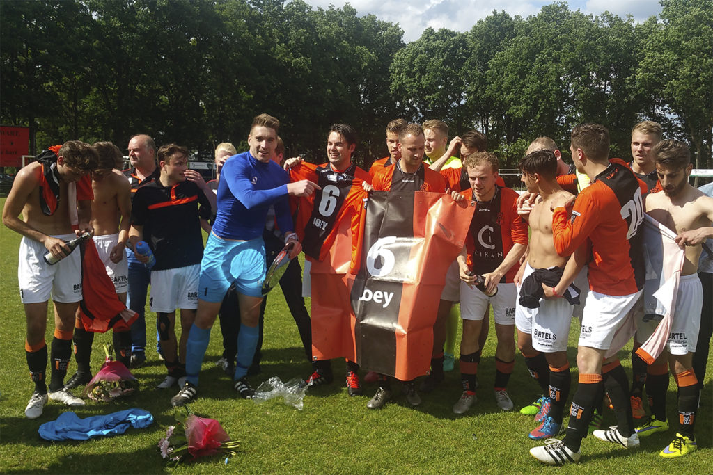 JOEY KOHLEN IS AANWEZIG BIJ DE ULTIEME PROMOTIE